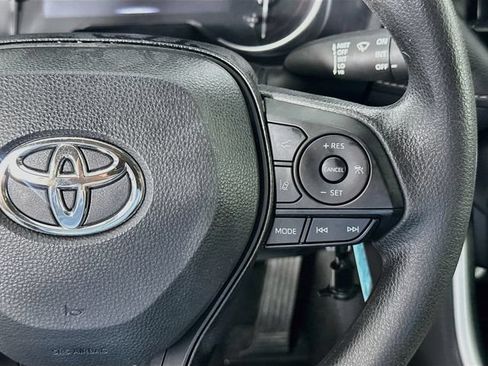 Used 2025 Toyota RAV4 LE AWD/4WD image 20