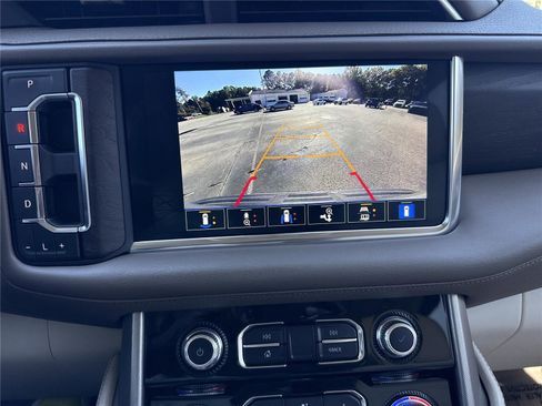 Used 2022 GMC Yukon Denali w/ Advanced Technology Package image 19