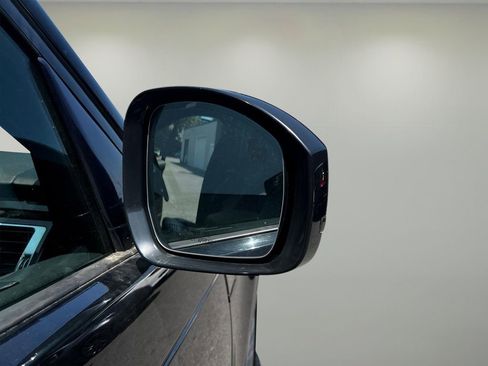 Used 2018 Land Rover Discovery SE image 37