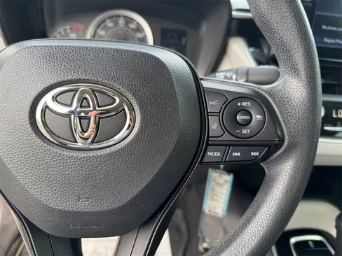 Used 2022 Toyota Corolla LE image 20