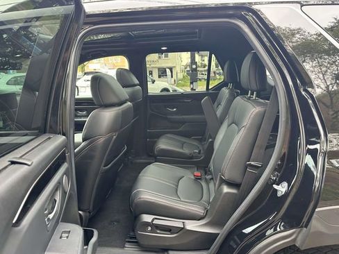 Used 2025 Honda Pilot TrailSport image 13