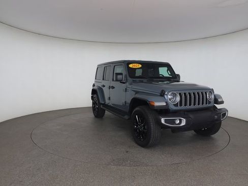 Used 2025 Jeep Wrangler Unlimited Sahara AWD/4WD image 28