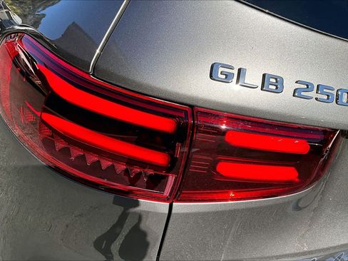 Certified 2025 Mercedes-Benz GLB 250 4MATIC image 29