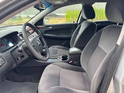 Used 2010 Chevrolet Impala LS FWD image 9