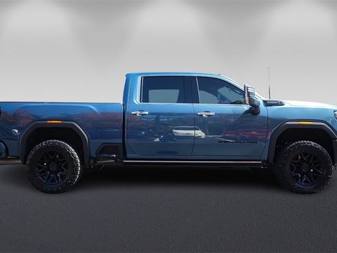 Used 2024 GMC Sierra 2500 Denali Ultimate image 2