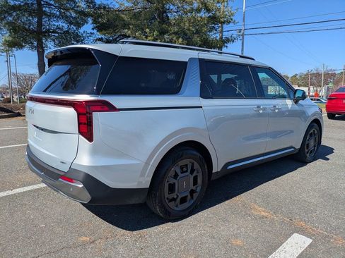 Used 2025 Kia Carnival SX image 4