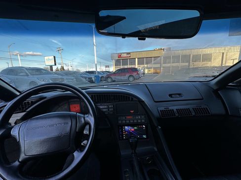 Used 1991 Chevrolet Corvette Coupe image 17