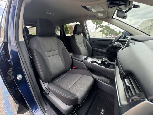 Used 2025 Nissan Rogue SV FWD image 33