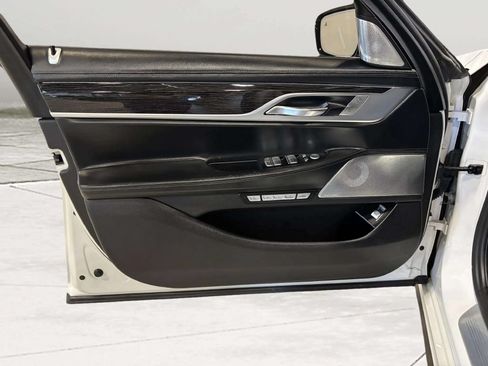 Used 2016 BMW 750i xDrive AWD/4WD image 16