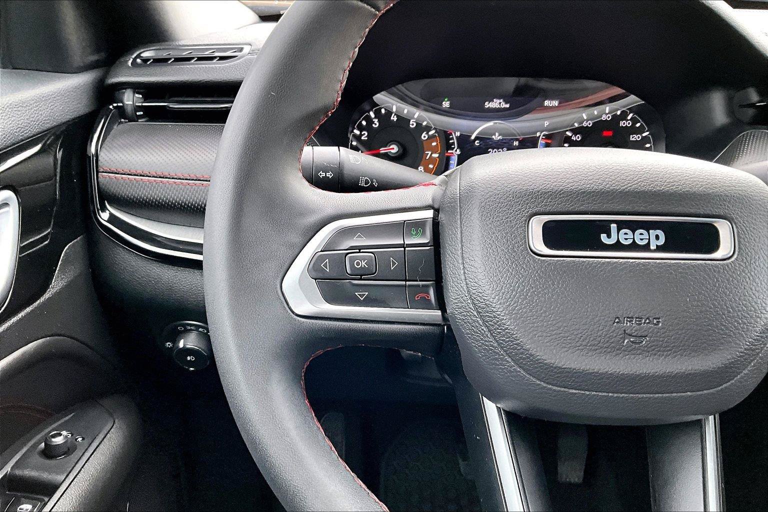 Used 2025 Jeep Compass Trailhawk AWD/4WD image 12