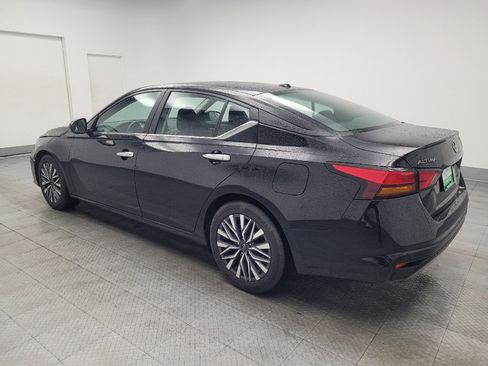 Used 2025 Nissan Altima 2.5 SV FWD image 3
