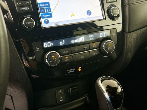 Used 2017 Nissan Rogue SL AWD/4WD image 18