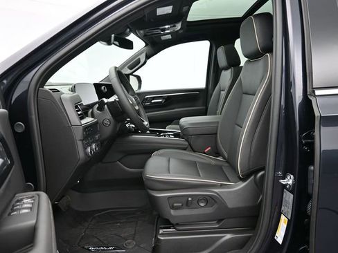 New 2025 Chevrolet Suburban Premier w/ Sun And Tow Package image 40