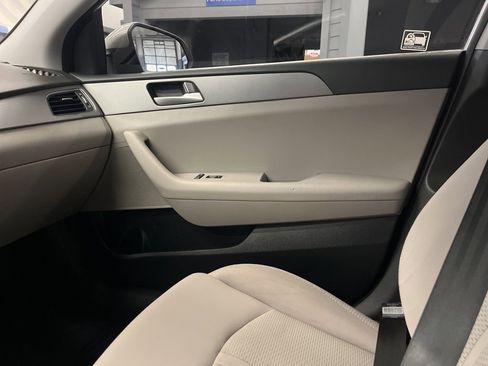 Used 2016 Hyundai Sonata SE w/ Cargo Package image 13