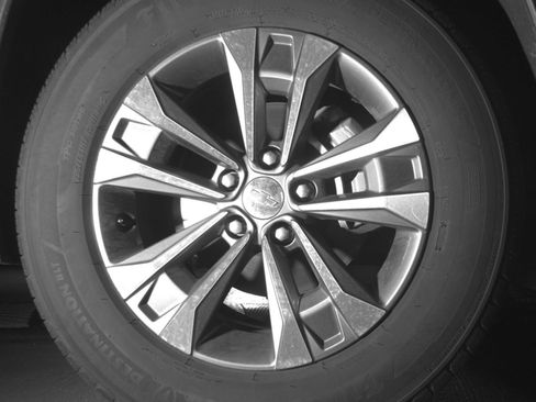 Used 2025 Chevrolet Equinox LT FWD image 13