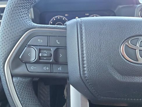 Used 2025 Toyota Tacoma Limited AWD/4WD image 21