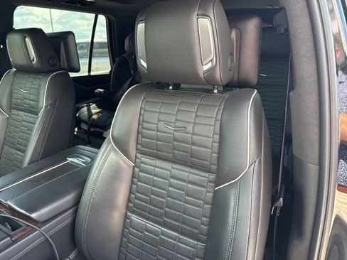 Used 2022 Cadillac Escalade Sport Platinum AWD/4WD image 18