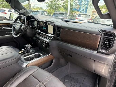Used 2023 Chevrolet Silverado 1500 High Country w/ Technology Package AWD/4WD image 19