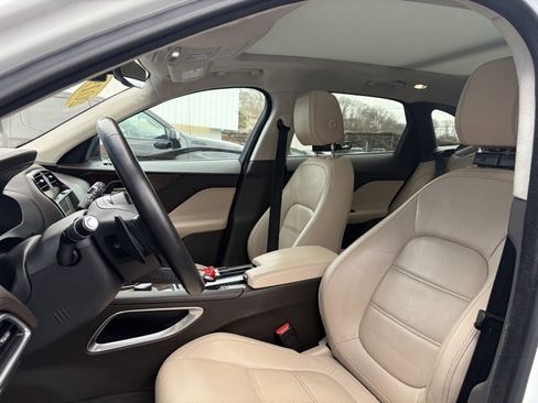 Used 2019 Jaguar F-PACE Prestige image 9