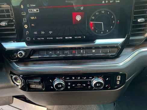 Used 2025 GMC Sierra 1500 SLT image 17