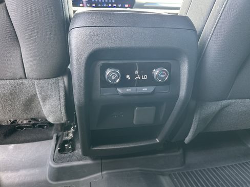 Used 2025 Chevrolet Traverse LT w/ Midnight/Sport Edition FWD image 23
