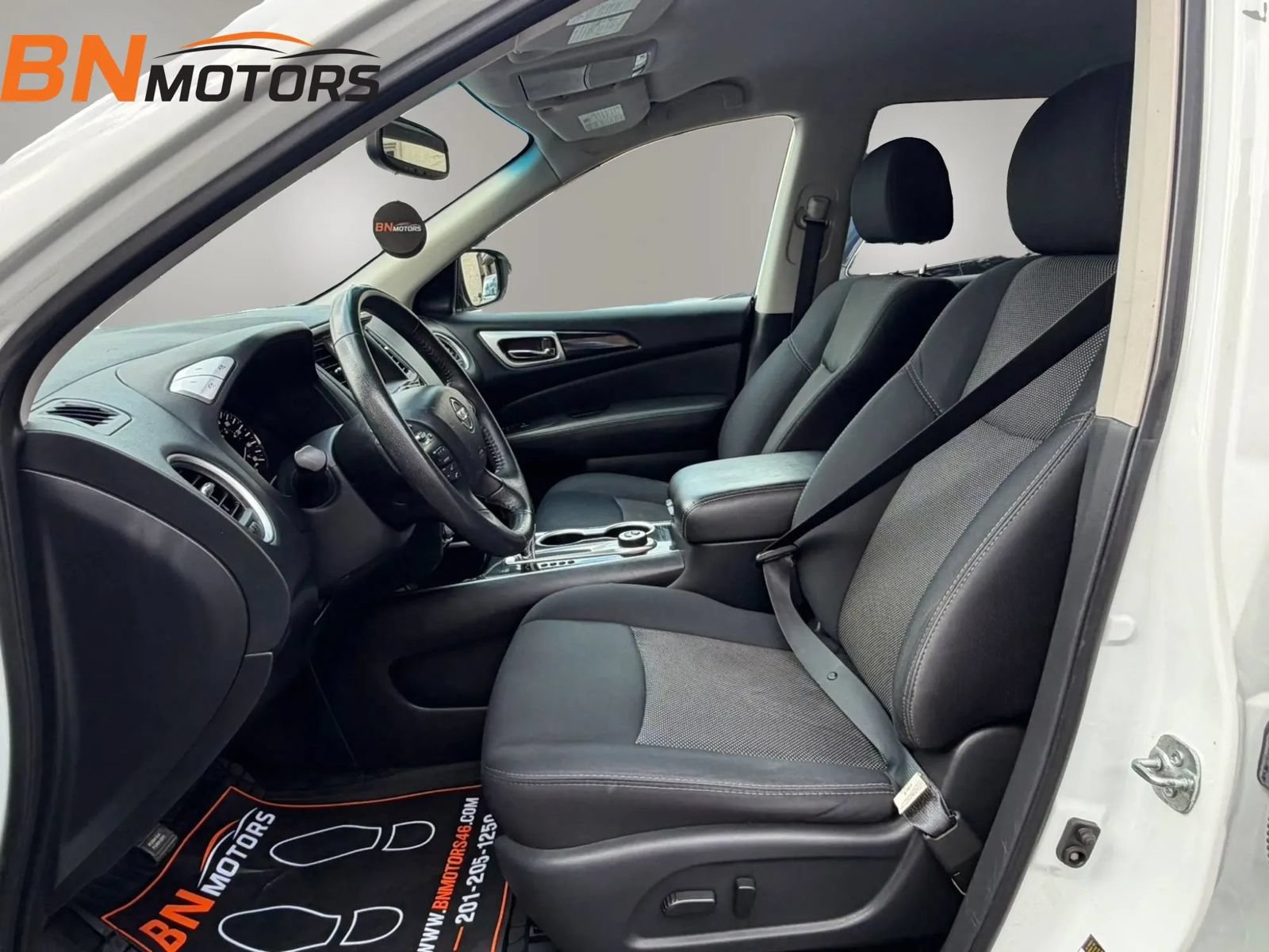 Used 2018 Nissan Pathfinder SV AWD/4WD image 10