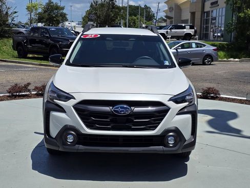 Used 2025 Subaru Outback Premium AWD/4WD image 2