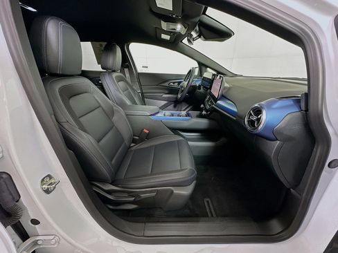 Used 2025 Chevrolet Equinox EV LT w/ Convenience Package image 31