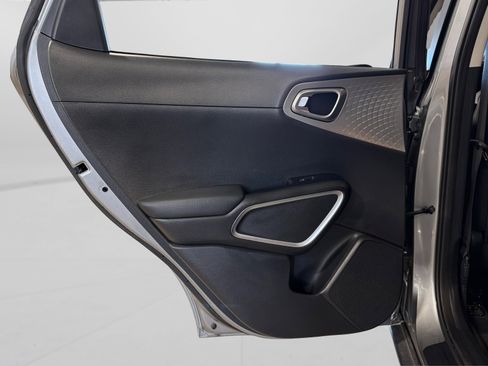 Used 2025 Kia Soul LX w/ LX Technology Package image 31