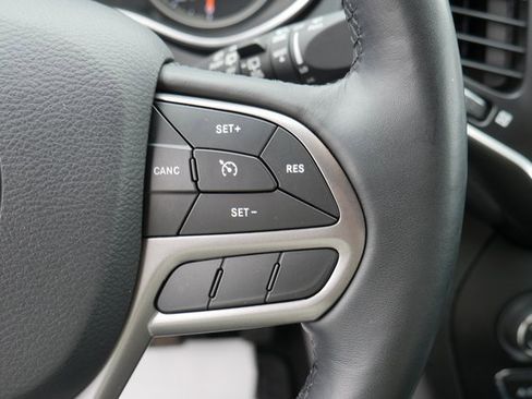 Used 2019 Jeep Cherokee Latitude Plus w/ Cold Weather Group image 17