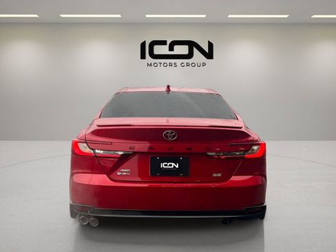 Used 2025 Toyota Camry SE image 4
