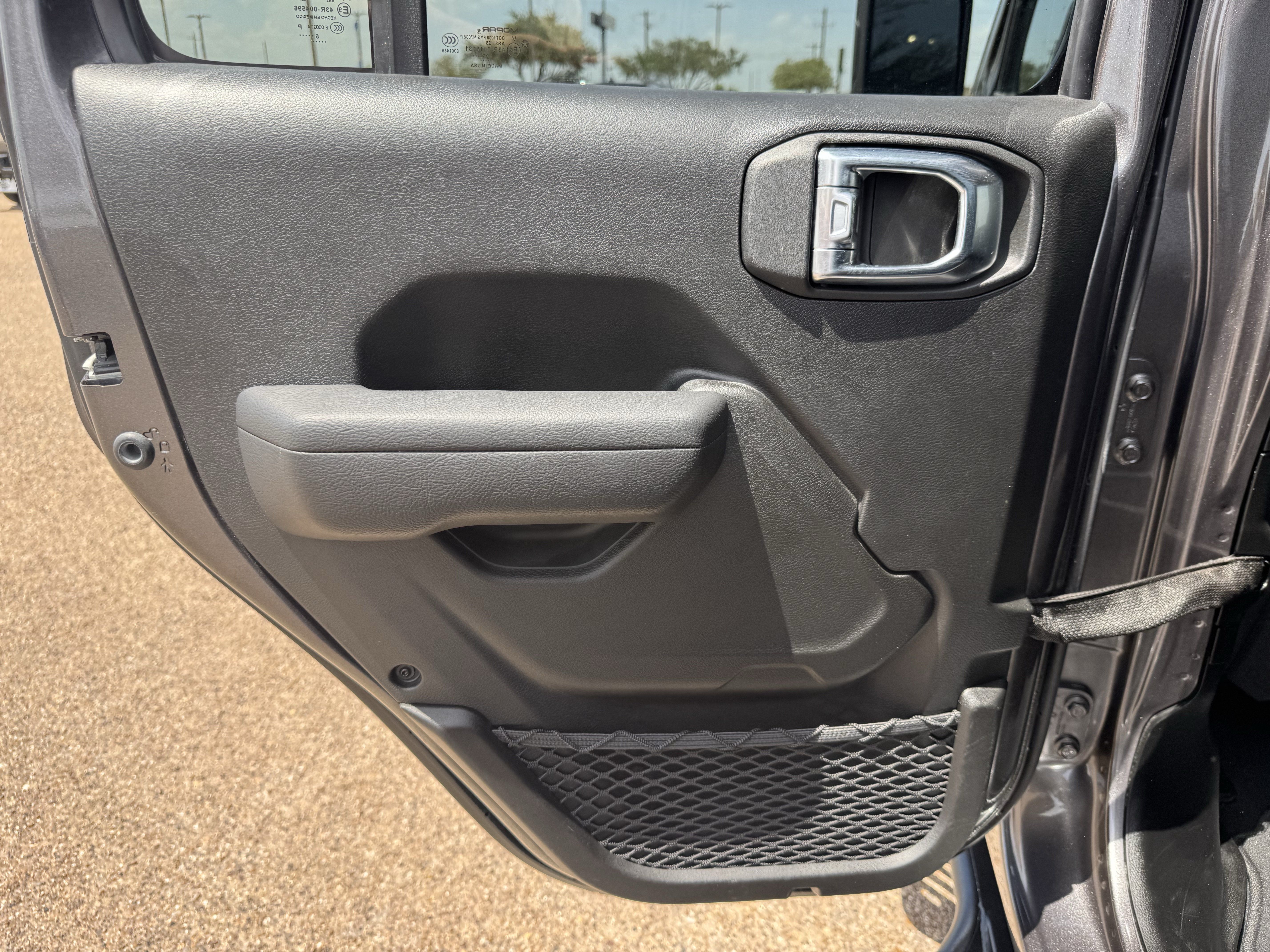 Used 2025 Jeep Gladiator Mojave AWD/4WD image 25
