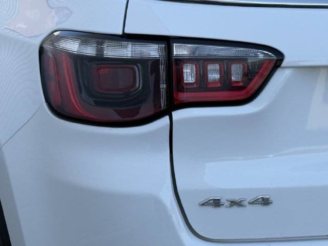 Used 2024 Jeep Compass Latitude AWD/4WD image 6
