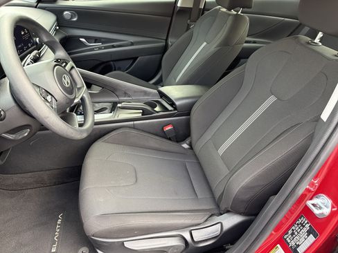 Used 2025 Hyundai Elantra SE FWD image 14