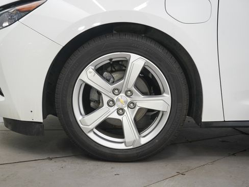 Used 2017 Chevrolet Volt LT w/ Comfort Package FWD image 26