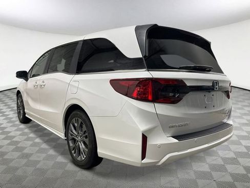 New 2026 Honda Odyssey Touring image 3