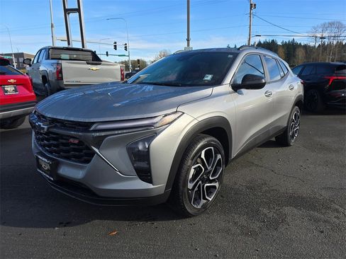 Certified 2025 Chevrolet Trax RS w/ Driver Confidence Package image 8