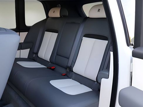New 2026 Rolls-Royce Cullinan AWD/4WD image 19