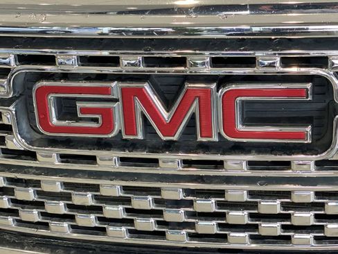 Used 2017 GMC Acadia Denali image 10