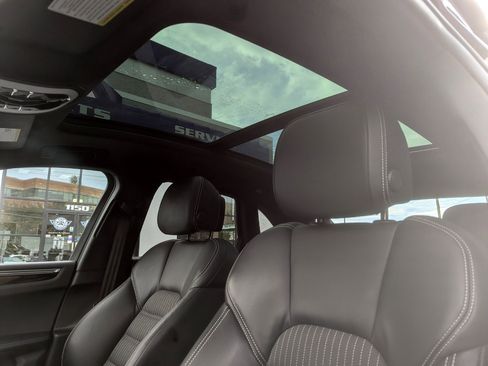 Used 2023 Porsche Macan image 28