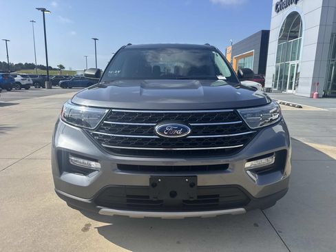 Used 2022 Ford Explorer XLT w/ Equipment Group 202A AWD/4WD image 2