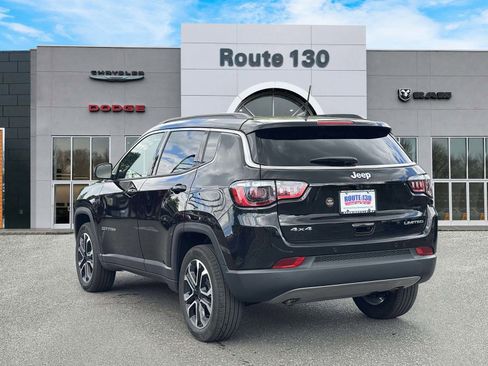 Used 2024 Jeep Compass Limited w/ Sun and Sound Group AWD/4WD image 3