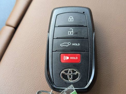 Used 2025 Toyota Crown Signia AWD/4WD image 40