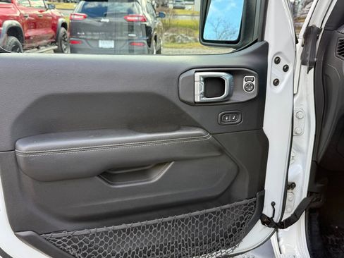 Used 2018 Jeep Wrangler Unlimited Sahara w/ Dual Top Group image 14