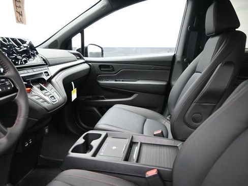 Used 2025 Honda Odyssey Sport-L image 18