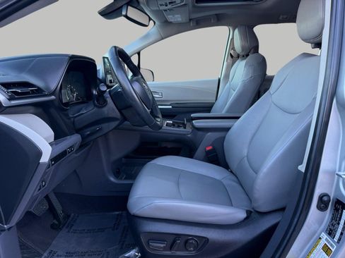 Used 2024 Toyota Sienna XLE image 22