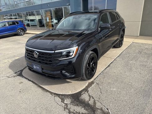 Certified 2025 Volkswagen Atlas Cross Sport SEL R-Line image 4