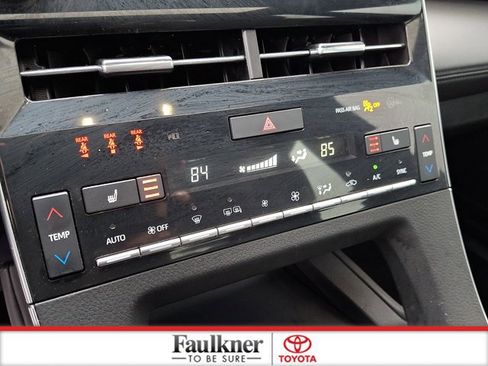 Used 2022 Toyota Avalon XSE w/ Carpet Mat Package (TMS) image 16