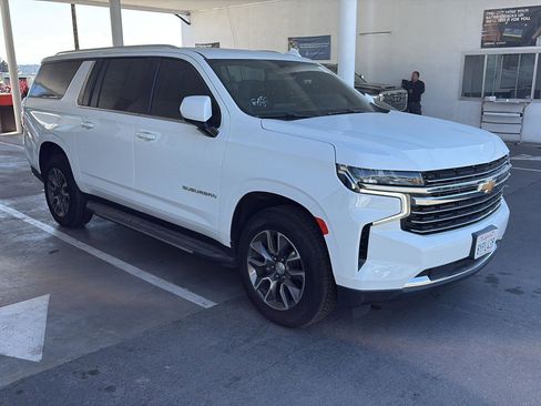 Used 2021 Chevrolet Suburban LT image 1