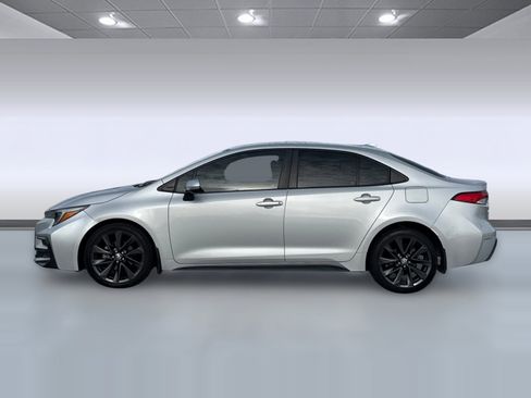 Used 2023 Toyota Corolla SE image 2
